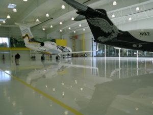Aero Flor 100 in a hangar with 2 planes